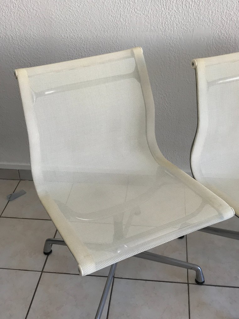 Vitra - Charles & Ray Eames - Cadeira (4) - EA105 - Metal, Plástico #2.2