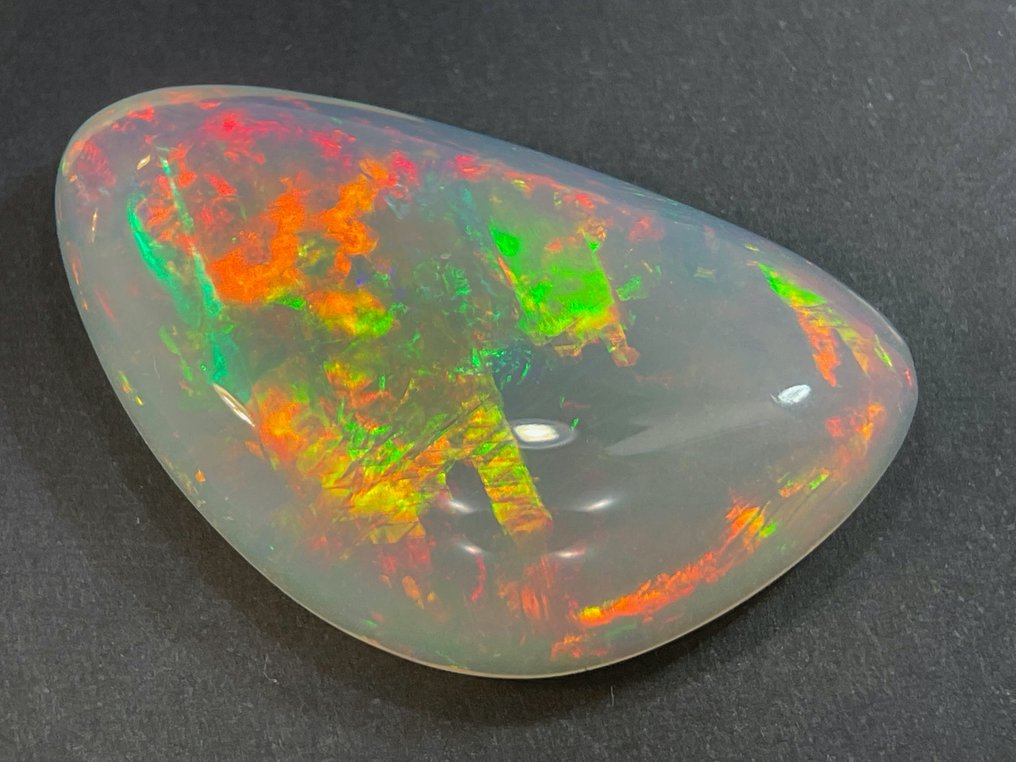 Light Yellow + Play of Colors(Vivid) Fine Color Quality + Crystal Opal - 12.59 ct #3.2