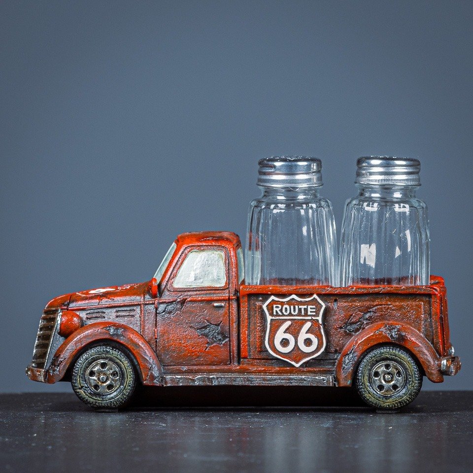 Brand Unknown - Figuuri - Decoratieve Pick-up truck als peper en zout stel - Polystone #1.2