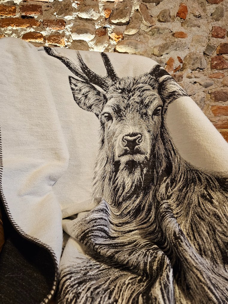 阿尔帕卡羊毛制的独家乡村风格毯子，配有雄伟的鹿图案，尺寸为200x140厘米。 - 毯子  - 200 cm - 140 cm #3.2