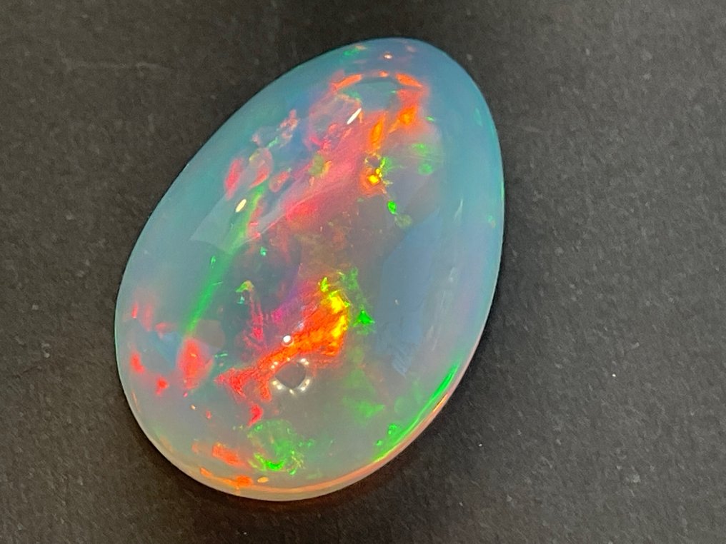 White (orangy) + Play of Colors (Vivid) Fine Color Quality - Crystal Opal - 8.72 ct #2.2