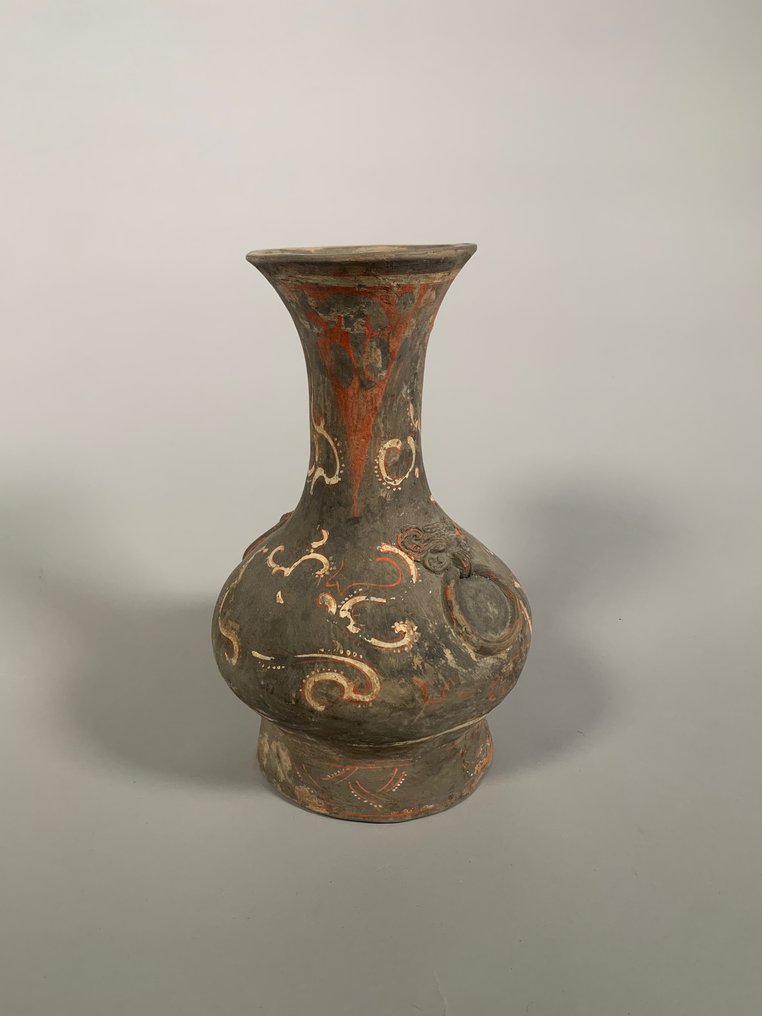 Terracotta 中國古代 - 灰色兵馬俑胡，帶饕餮面具和彩繪裝飾 - 漢代 - ca - 30 cm #1.2