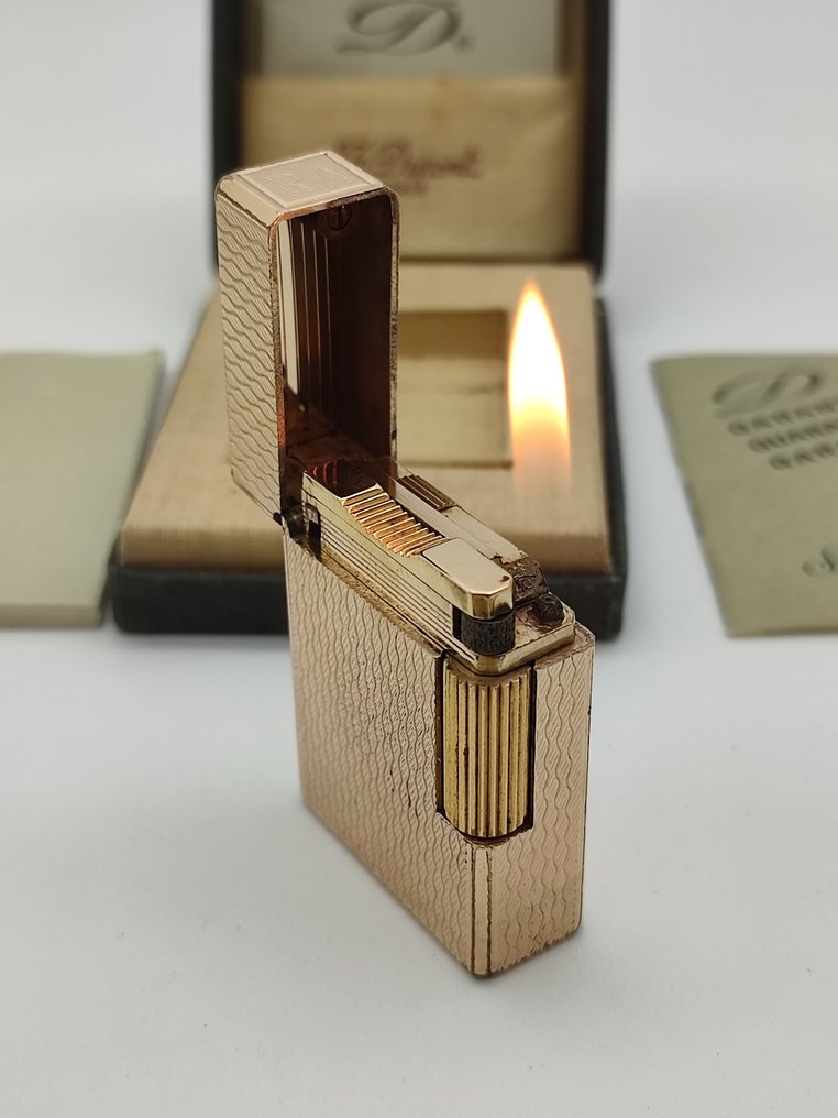 S.T. Dupont - Gold Plated Line 1 Small BR type - Nice Pattern - * with box & documents  * - Briquet - Plaqué or #1.2