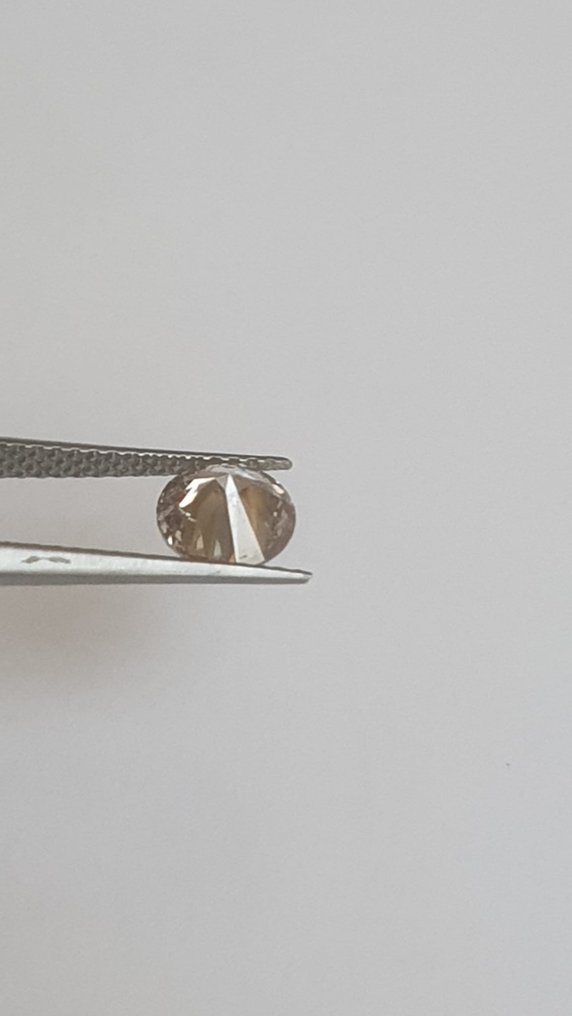 1 pcs 钻石  (天然色彩的)  - 0.87 ct - 圆形 - Light 稍带桃红色的 棕色 - I2 内含二级 #2.1