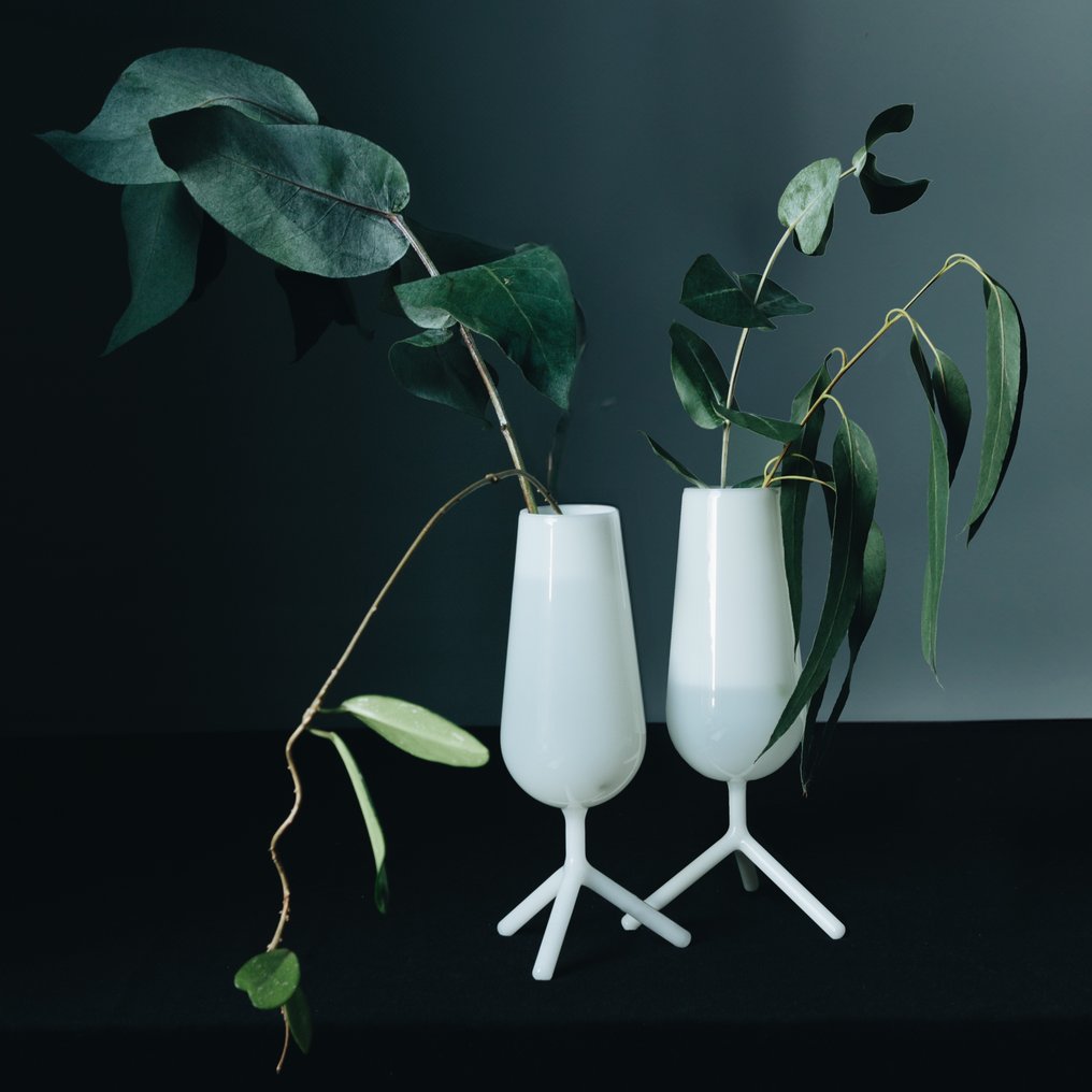 Maarten Baptist - 8x milky white Champanghe / Cocktail glass or for floral arrangements vase - 水杯 (8) - 三腳架眼鏡 - 硼矽酸鹽玻璃 #1.2