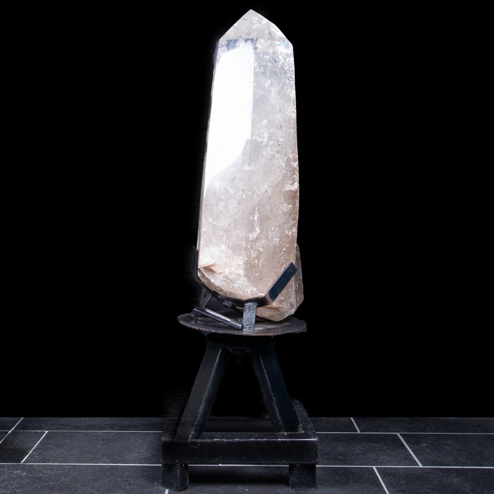 Majestic kvartsikristalli Minas Geraisilta. Jättiläinen kvartsikristallipiste - Korkeus: 95.5 cm - Leveys: 37 cm- 132 kg - (1) #2.1
