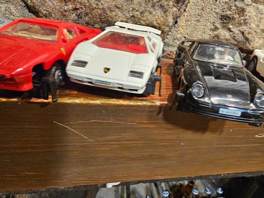 Varias marcas no identificadas 1:43 - Model car  (30) - Colección variada: Porsche 959, Porsche de competición nº577, Lamborghini Countach, varios Ferrari, #2.1
