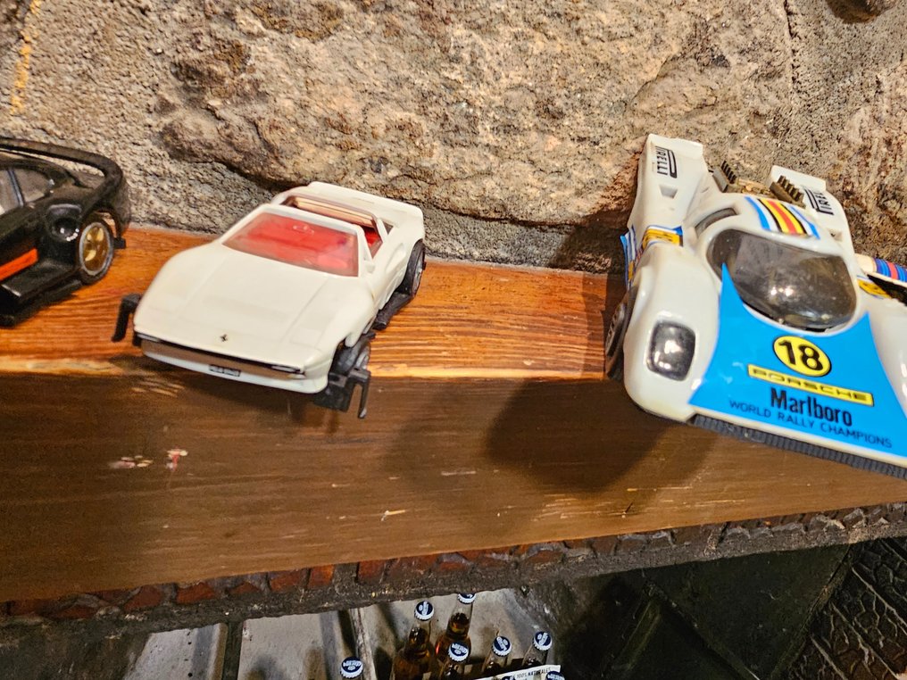 Varias marcas no identificadas 1:43 - Model car  (30) - Colección variada: Porsche 959, Porsche de competición nº577, Lamborghini Countach, varios Ferrari, #1.0