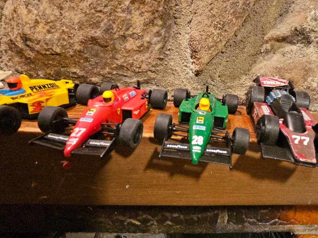 Varias marcas no identificadas 1:43 - Model car  (30) - Colección variada: Porsche 959, Porsche de competición nº577, Lamborghini Countach, varios Ferrari, #1.0