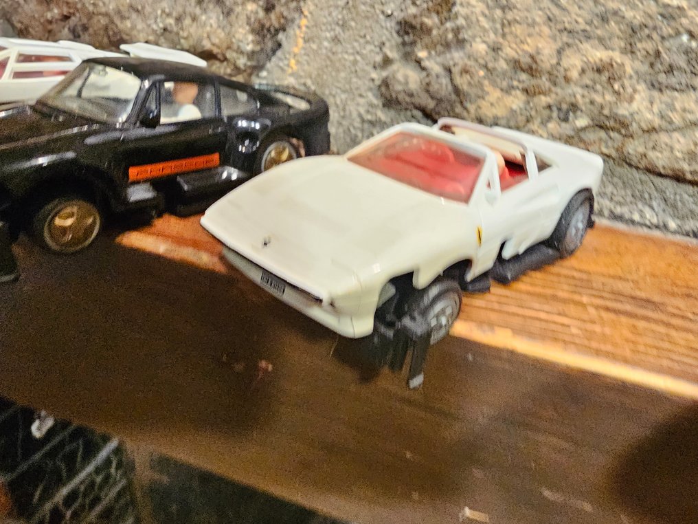 Varias marcas no identificadas 1:43 - Model car  (30) - Colección variada: Porsche 959, Porsche de competición nº577, Lamborghini Countach, varios Ferrari, #4.3