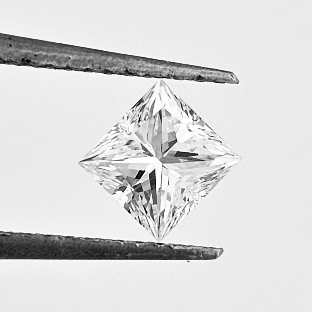 1 pcs Gyémánt  (Természetes)  - 0.70 ct - Négyzet - F - SI1 - Amerikai Gemmológiai Intézet (GIA) #1.1