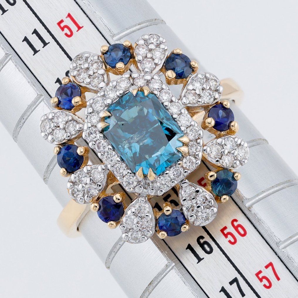 IGI Certified-Blue Diamond 1.25 Cts   - Sapphire0.49 Cts-Diamond 0.38 Cts - 14 karat Tofarget - Ring - Fargebehandlet 1.25 ct Diamant - Diamanter, Safirer #2.1