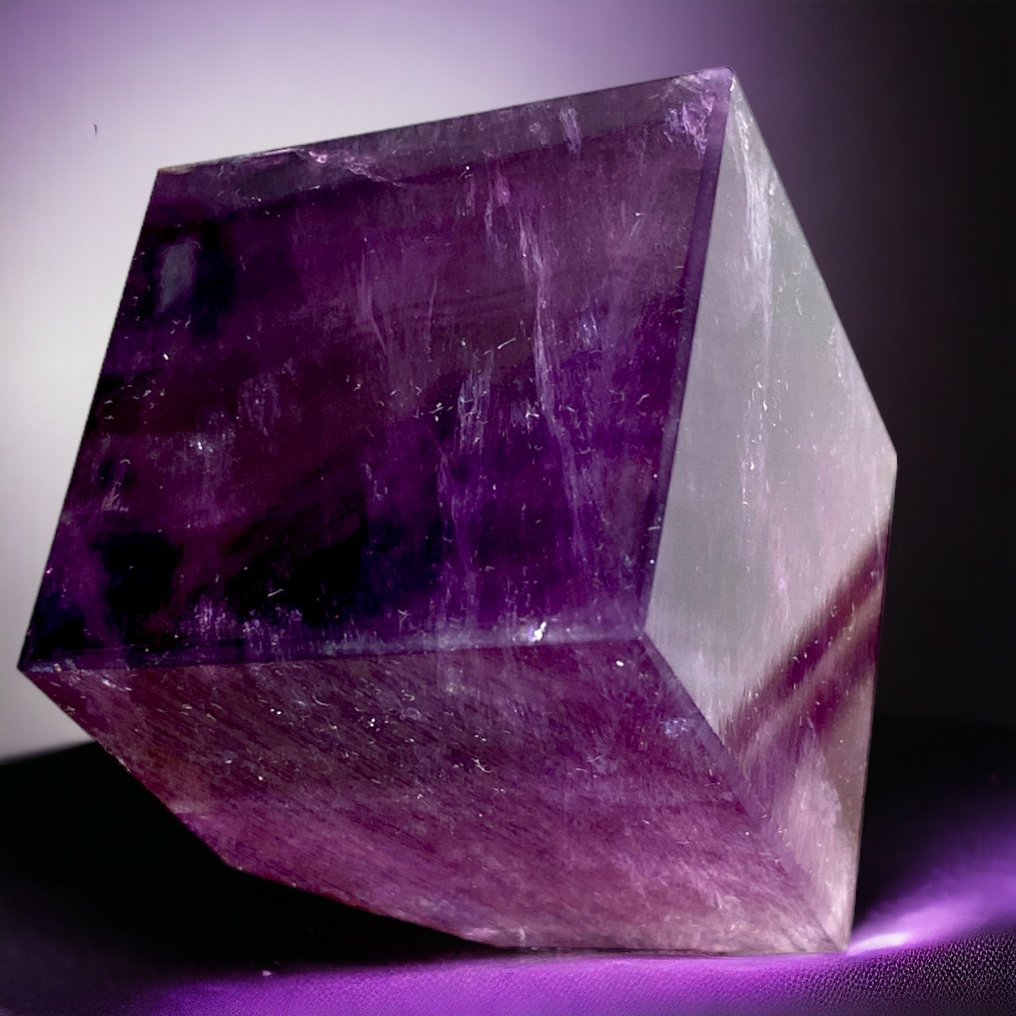 Magische paarse fluorietkubus Eerste keuze kubus - Hoogte: 45 mm - Breedte: 45 mm- 310 g #1.2