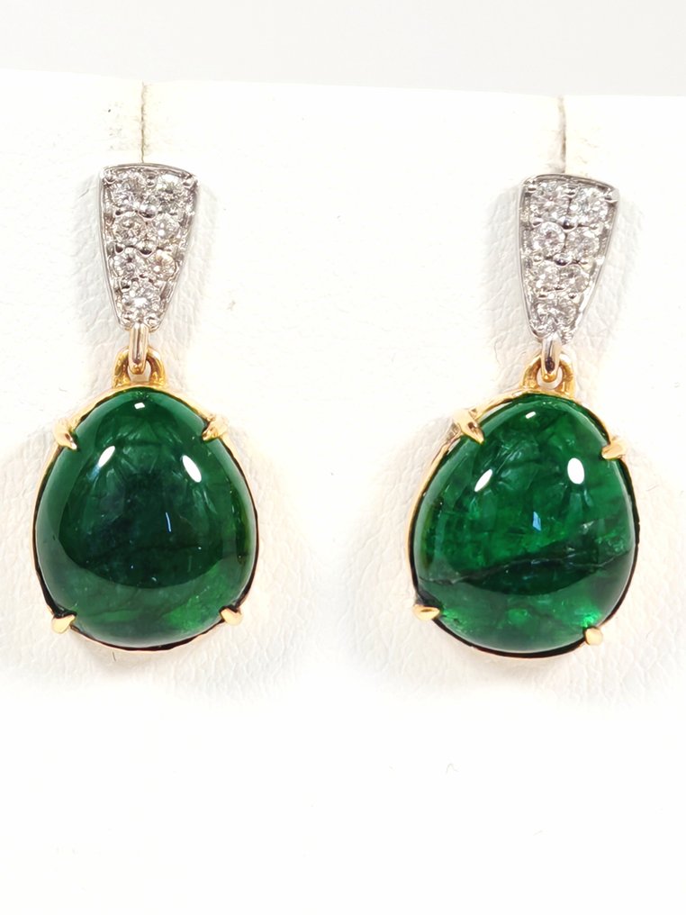 Cocktail earrings - 18 kt. White gold, Yellow gold - 11.27 tw. Emerald ...