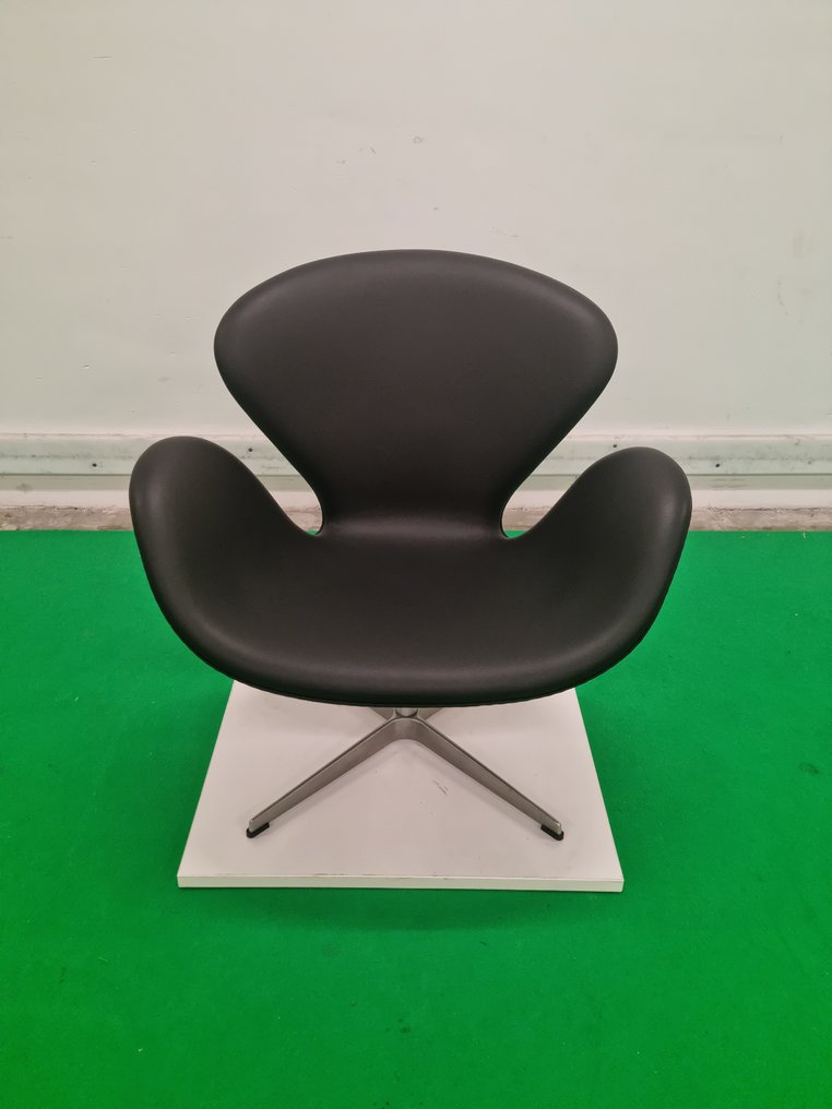 Fritz Hansen - Arne Jacobsen - 扶手椅 - Swan Chair - 皮革, 金屬 #1.2