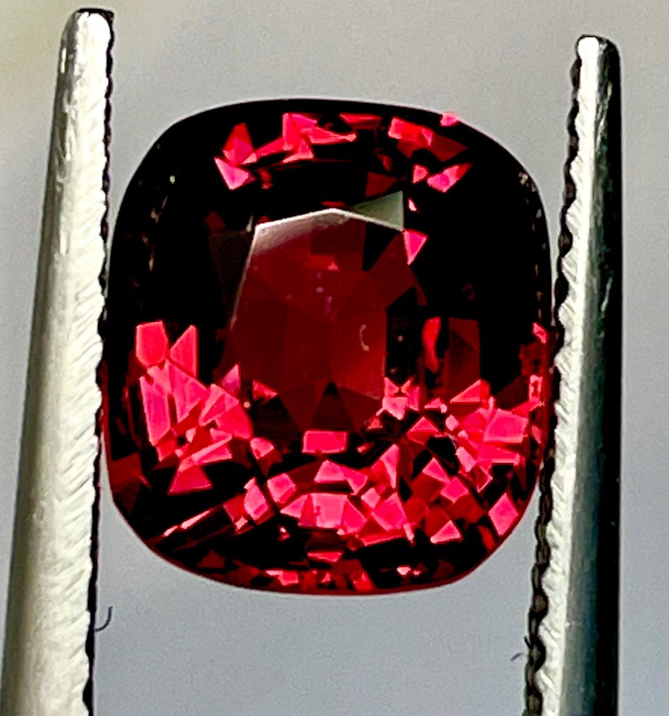 红色 尖晶石 - 2.89 ct #1.1