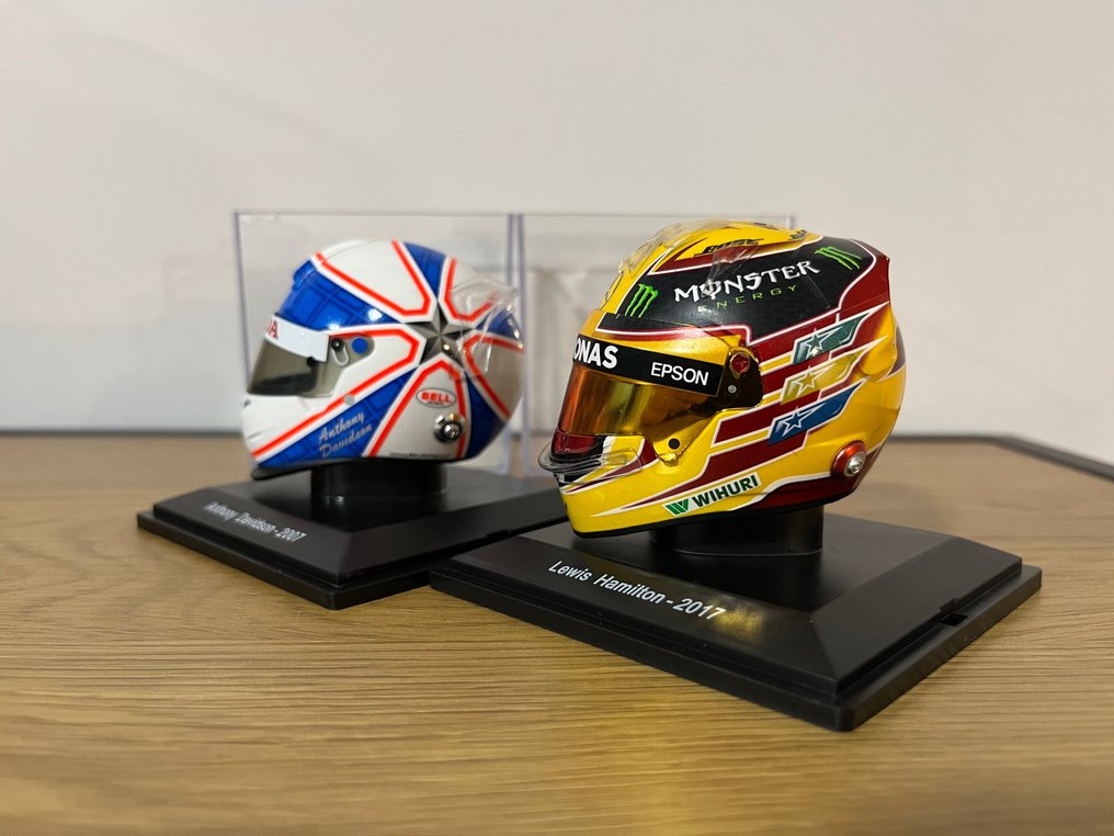 Spark 1:5 - Modell racerbil (2) - British F1 Drivers Helmet Pack - Verdensmester 2017 Lewis Hamilton og Anthony Davidson 2007 #1.0