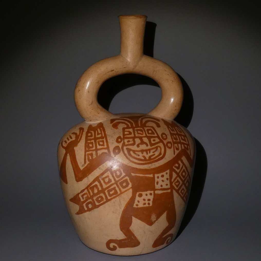 Moche, Perù, Terracotta Capolavoro Guerriero che esegue un vaso con staffa huaco sacrificale. 23 cm H. 400 - 800 d.C. - 23 cm #2.1