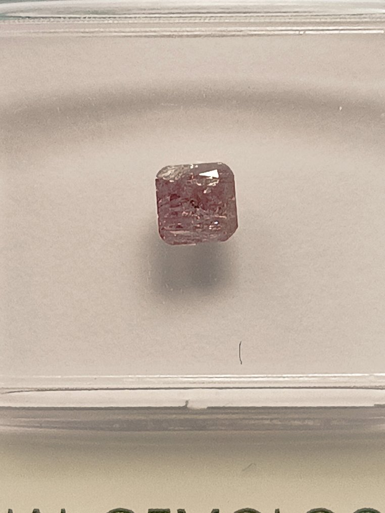 1 pcs Diamant  (Naturligt färgad)  - 0.32 ct - Fyrkantig - Fancy deep Lilaaktig Rosa - I3 - International Gemological Institute (IGI) #2.1