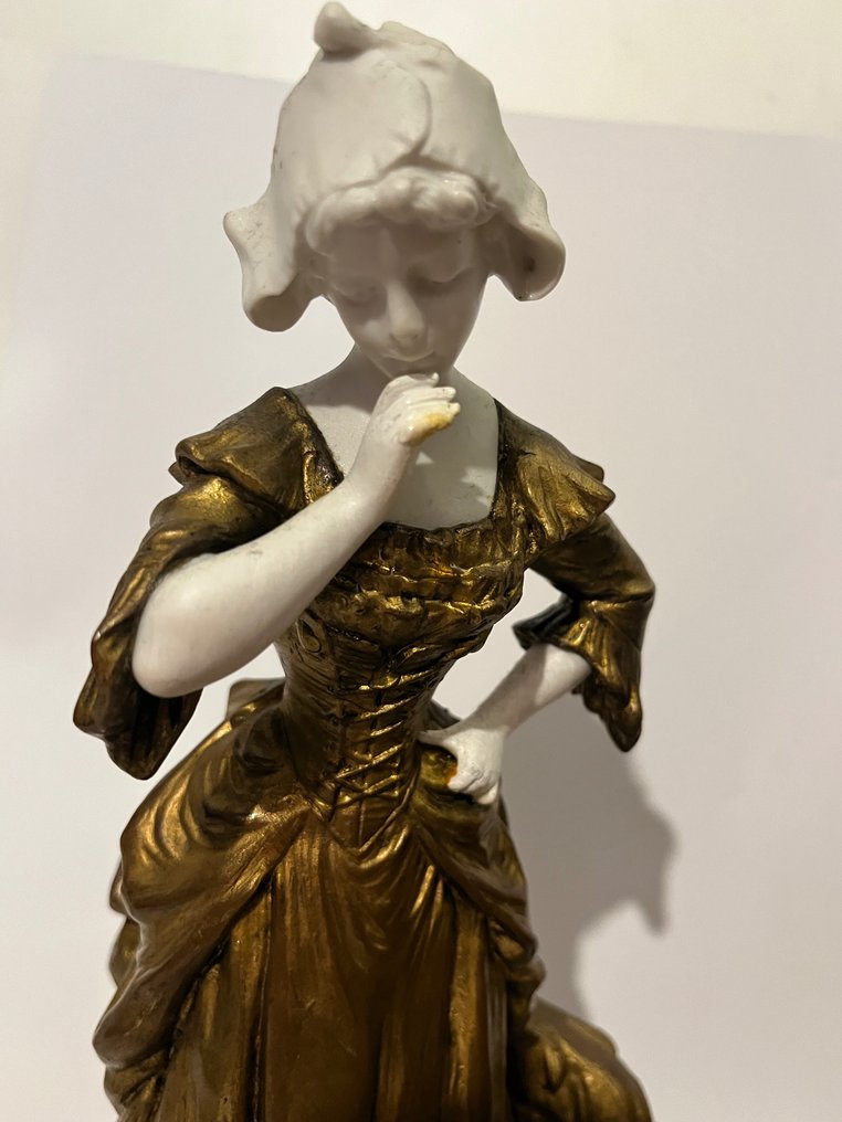 Fabrication française Paris - Mednat - 雕刻, Jeune fille à la cruche cassée - 30 cm - 瓷器, 青銅色, 餅乾/白瓷 #2.1