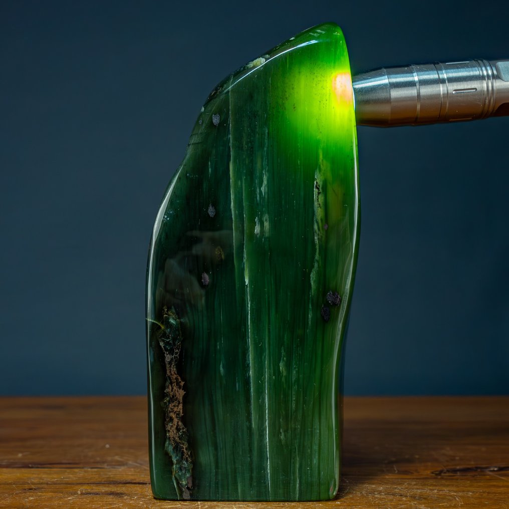 Luonnollinen korkealaatuinen jade-nefriitti Vapaamuotoinen- 1258.97 g #1.2