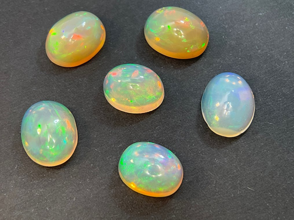 7 pcs white to light orange + play of color crystal opals - 7.47 ct #1.1
