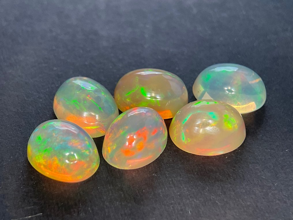 7 pcs white to light orange + play of color crystal opals - 7.47 ct #2.2