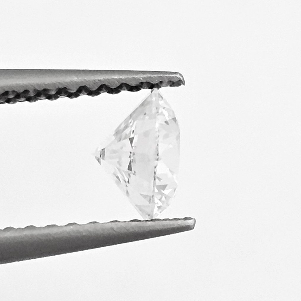1 pcs Diamant  (Naturlig)  - 0.70 ct - Rund - F - SI2 - Gemologisk institutt i Amerika (GIA) #3.2