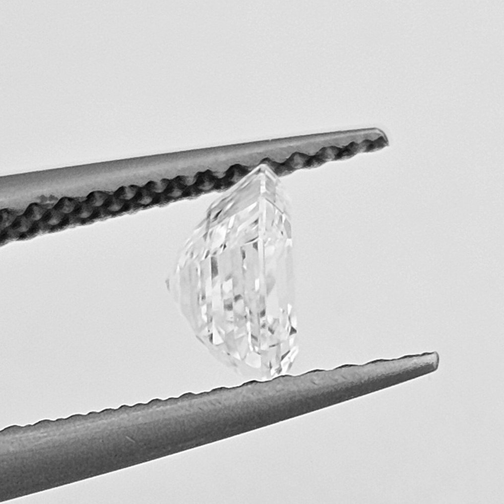 Diamant - 0.90 ct - Asscher - D (farblos) - VS2 #3.3