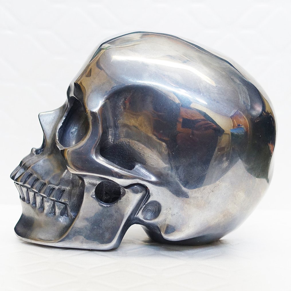 Galjonsfigur - Magnificent Hand Carved Skull in "Tera-Herz" - Super Realistic Series - Tera-hertz #1.2