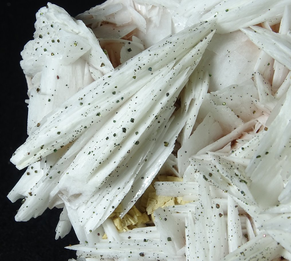 Big Baryte from Dreislar Mine Crystals on matrix - Height: 23 cm - Width: 15 cm- 4590 g #1.0