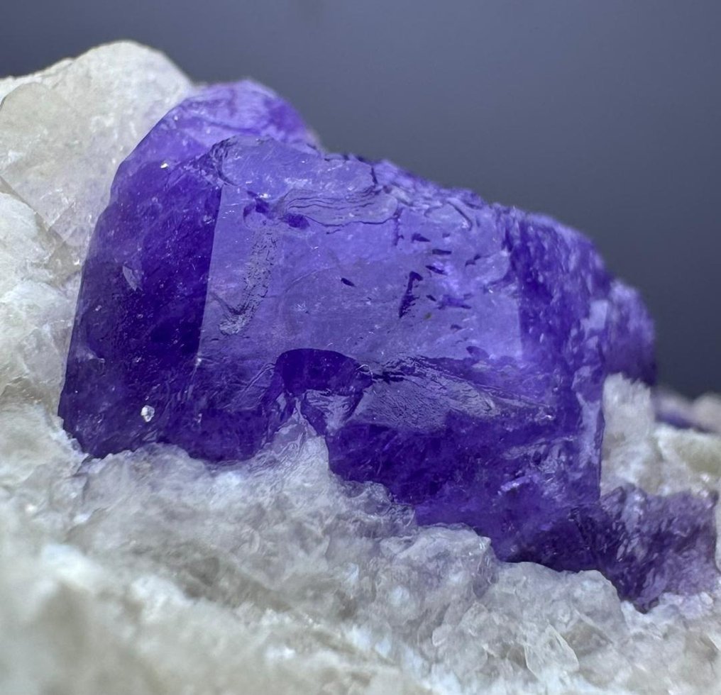 最明显的变色哈克曼石水晶 水晶矩晶体 - 高度: 57 mm - 宽度: 51 mm- 176 g - (1) #3.2