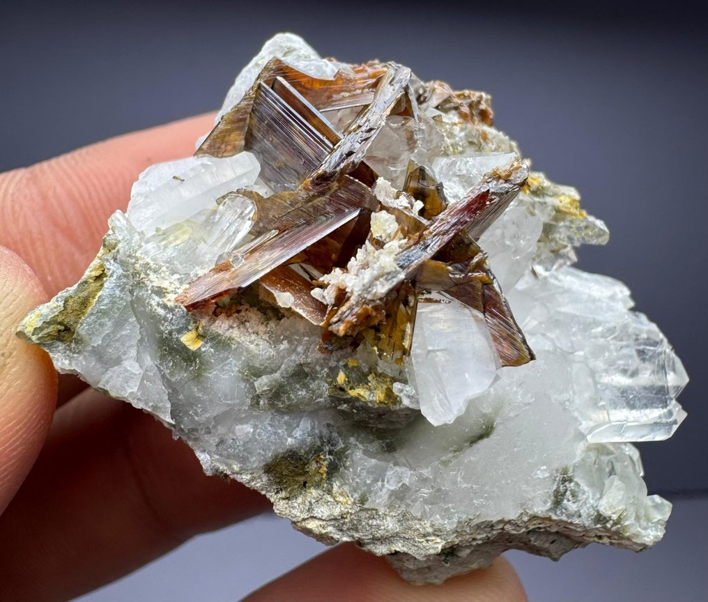 Απίστευτη συρραφή κρυστάλλων Brookite σε κρυστάλλους Quartz. Κρίσταλ στη μήτρα - Ύψος: 45 mm - Πλάτος: 34 mm- 42 g - (1) #2.1