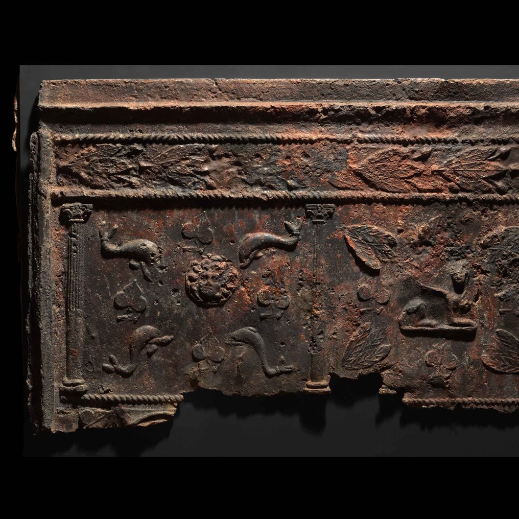 腓尼基 铅 石棺板。希腊化时期晚期 - 罗马时期初期 c．公元前 150 年 - 公元 50 年。 #3.2