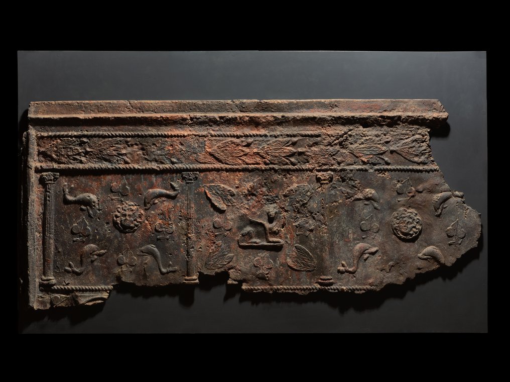 腓尼基 铅 石棺板。希腊化时期晚期 - 罗马时期初期 c．公元前 150 年 - 公元 50 年。 #2.1