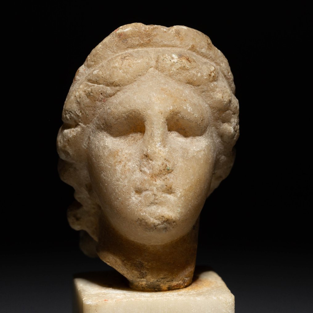 Antico Greco, Ellenistico Marmo Testa di Afrodite. III-II secolo a.C. Altezza 5,5 cm. #2.1