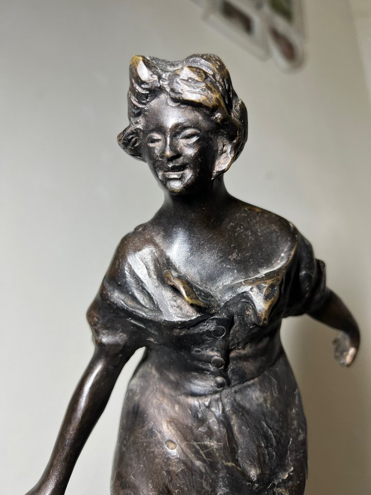 Dal modello di Giovanni De Martino - Sculpture, una giovane ragazza nei campi alla ricerca del coniglio smarrito - 40 cm - Bronze #2.1