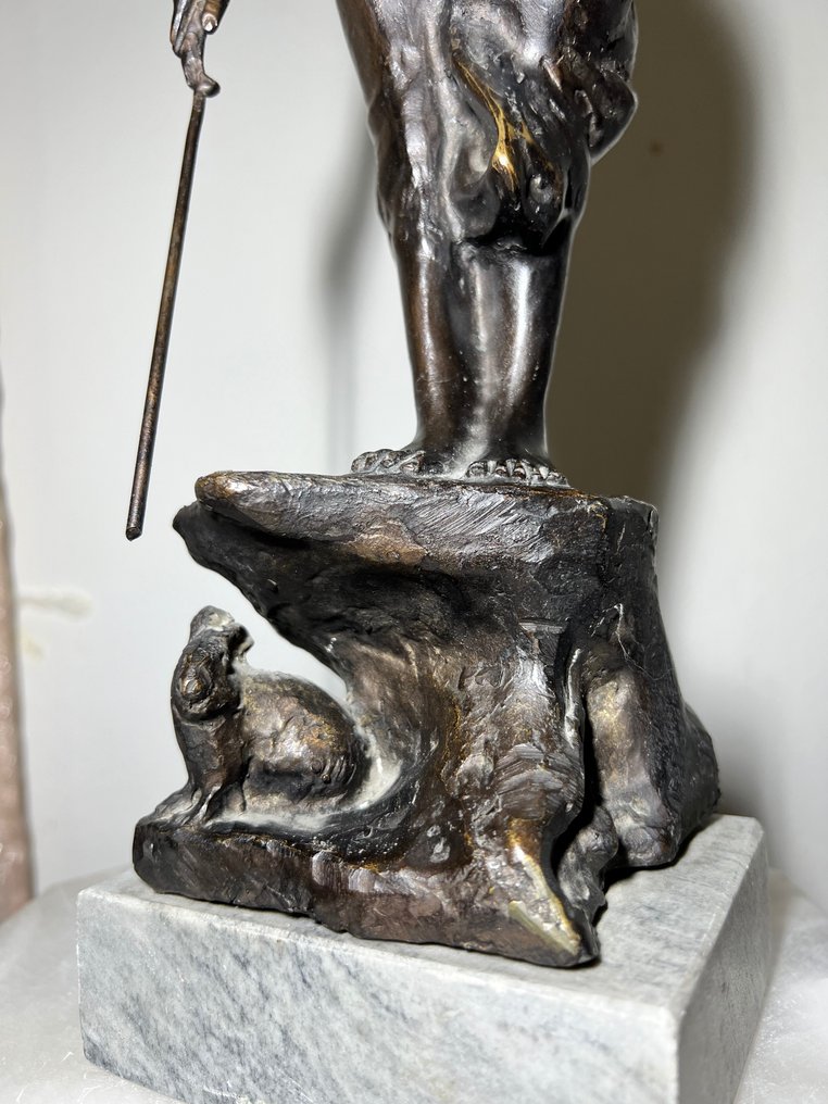 Dal modello di Giovanni De Martino - Sculpture, una giovane ragazza nei campi alla ricerca del coniglio smarrito - 40 cm - Bronze #1.2