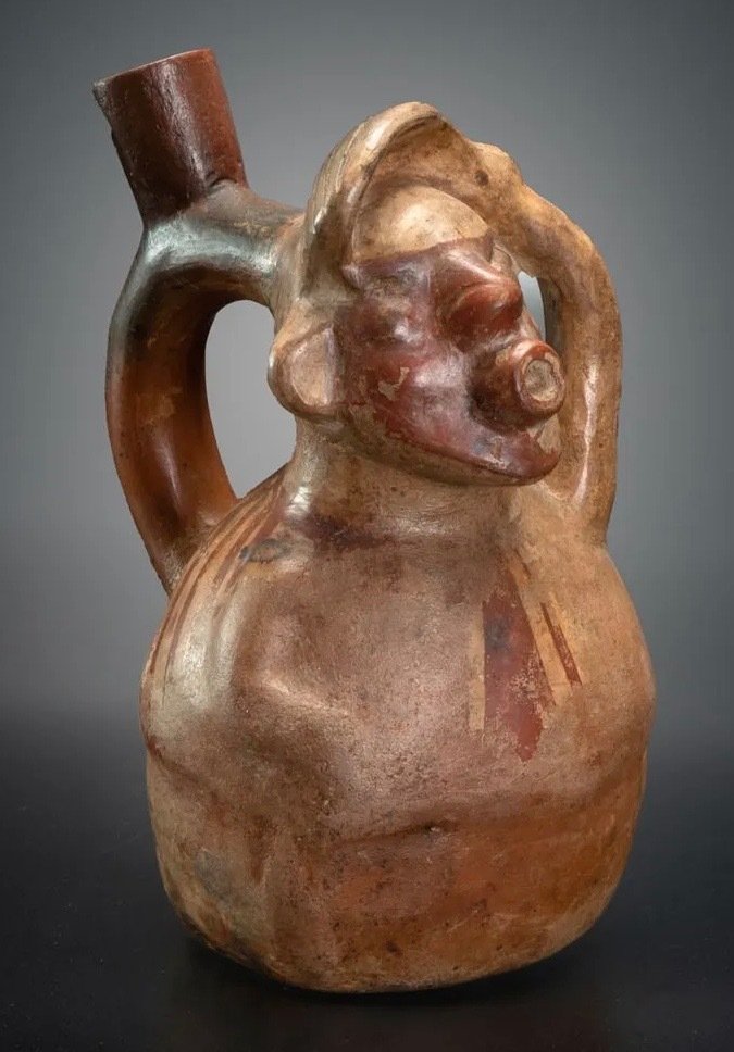 Moche-Gefäß eines pfeifenden Mannes – Peru – Mit Exportlizenz – Ex-Sammlung von Kate Kemper Töpferware Figur #1.1