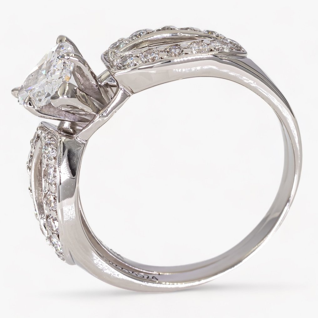 Gyűrű Fehér arany, 1,80 ct gyémánt - 1,10 ct középső gyémánt - IGI minősítéssel Gyémánt  (Természetes) #2.1