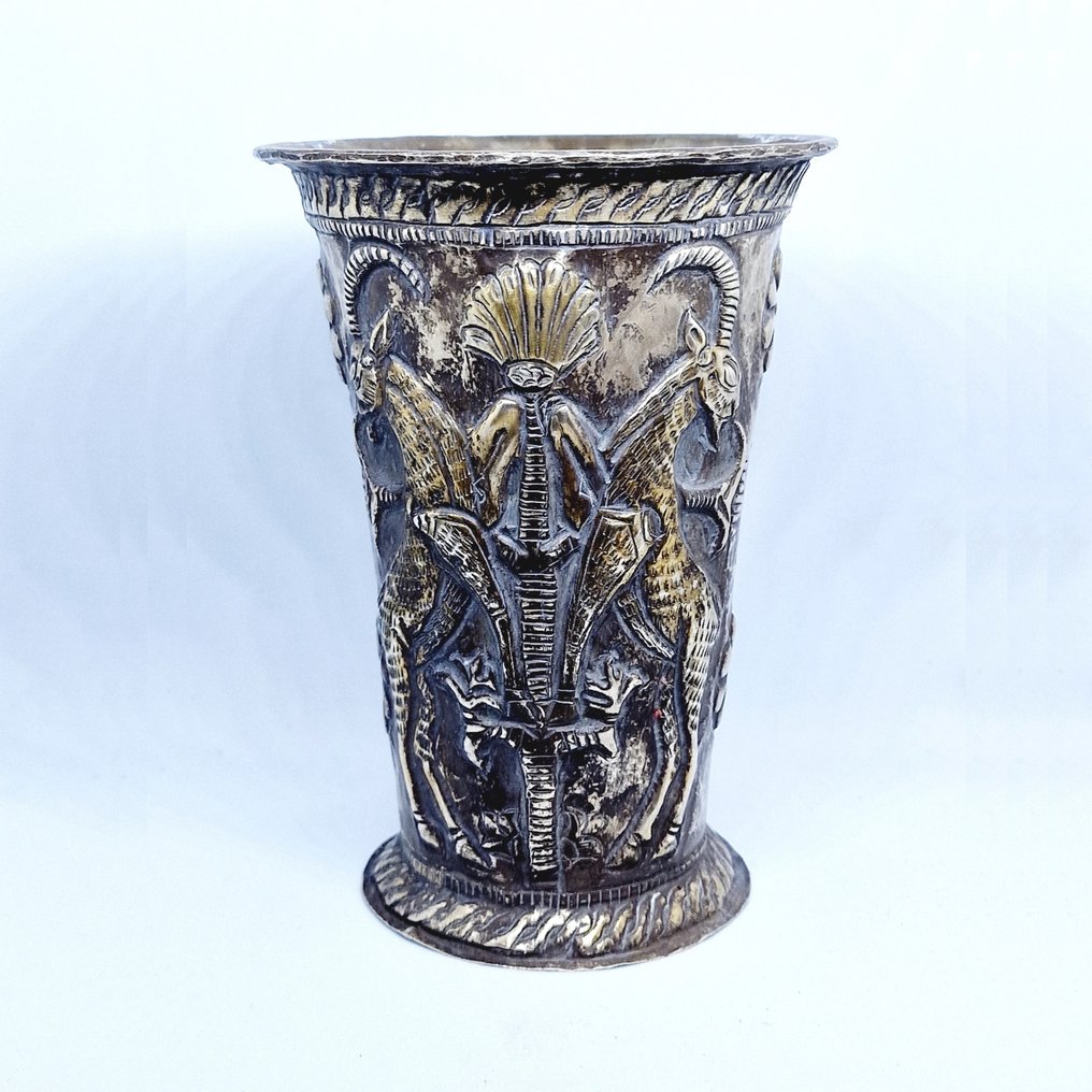Sogdische, Zijderoute-cultuur Zilver Rituele beker met steenbokken, palmboom en bloemen - 140 mm #1.1