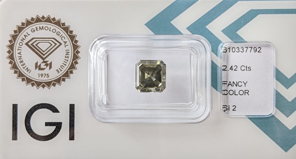 1 pcs 钻石 (天然色彩的) - 2.42 ct - 祖母绿 - Fancy 稍帶黄色的, 稍帶綠色的 灰色 - SI2 微内含二级 - 国际宝石研究院(IGI) #2.1
