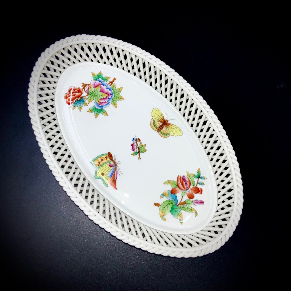 Herend - Exquisite Large Oval Reticulated Basket (26,5 cm) - "Queen Victoria" Pattern - Basket - Hand Painted Porcelain #1.1