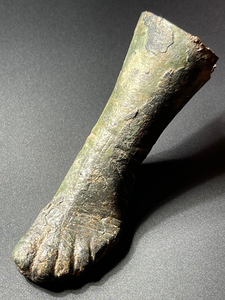 Romain antique Bronze Pied exclusif dans un style hyper-réaliste (véristique), portant une sandale romaine classique. Avec #1.1