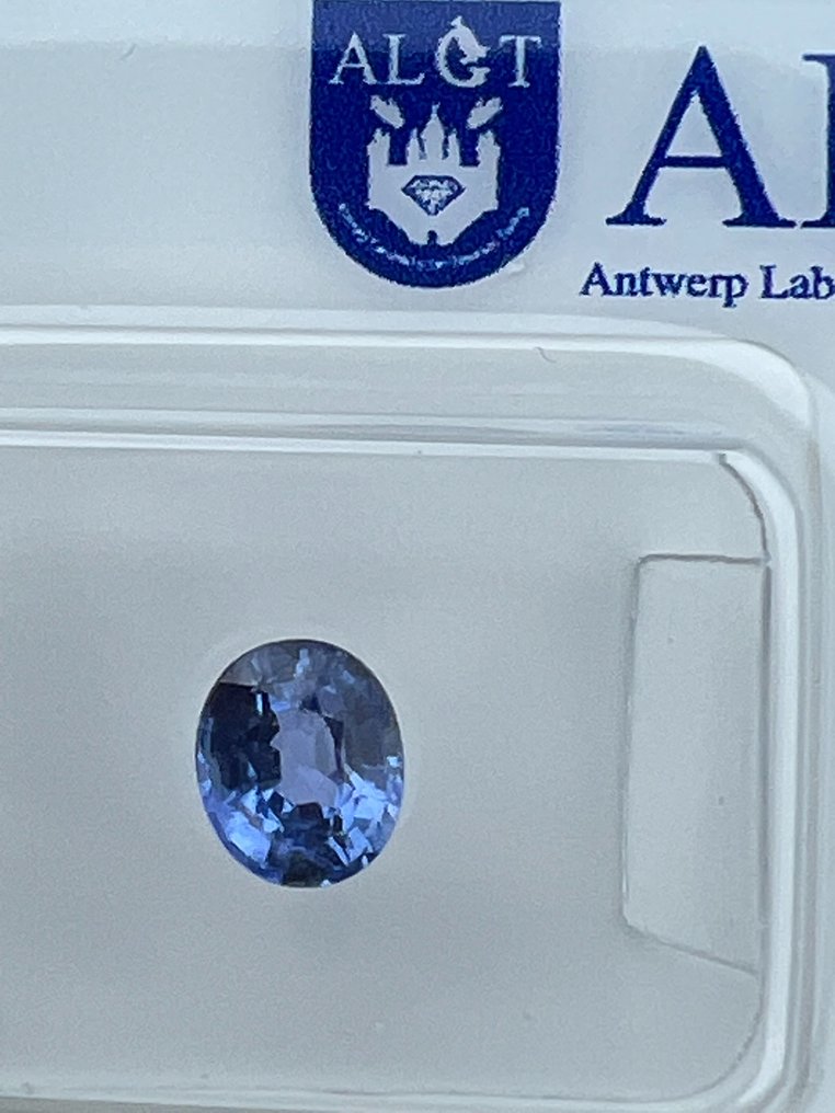 蓝色 蓝宝石  - 0.84 ct - 安特卫普宝石检测实验室（ALGT） - 蓝色（紫罗兰色） #2.2