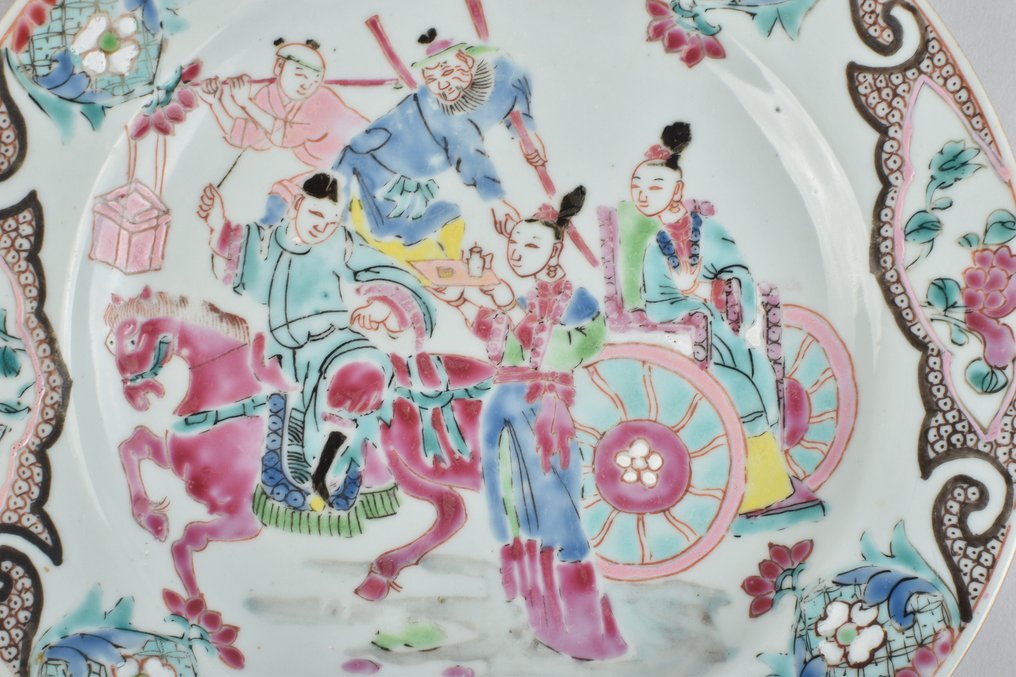 盘子 - A CHINESE FAMILLE ROSE PLATE DECORATED WITH FIGURES - 瓷 #2.1