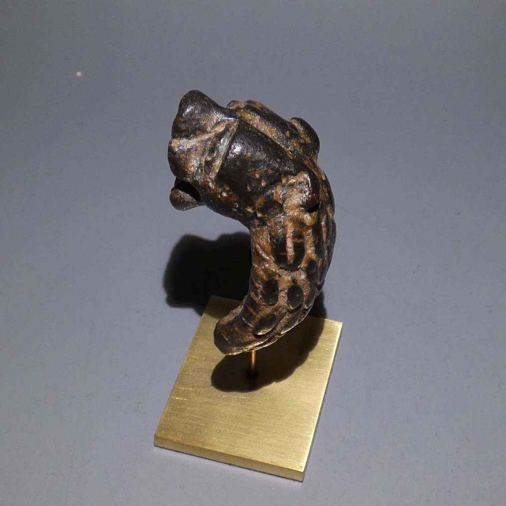Epoca Romanilor Bronz Aplicație felină sau terminalul unei figuri de lampă cu ulei. 7,5 cm H. Secolele I - II d.Hr #1.2