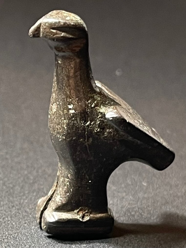 Römisches Reich Bronze Messerknauf in Form einer Figur des emblematischen Legionsadlers. Mit einem österreichischen Export #1.2