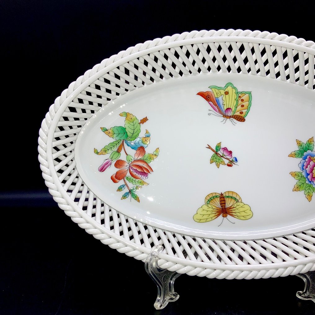 Herend - Exquisite Large Oval Reticulated Basket (26,5 cm) - "Queen Victoria" Pattern - Basket - Hand Painted Porcelain #2.1