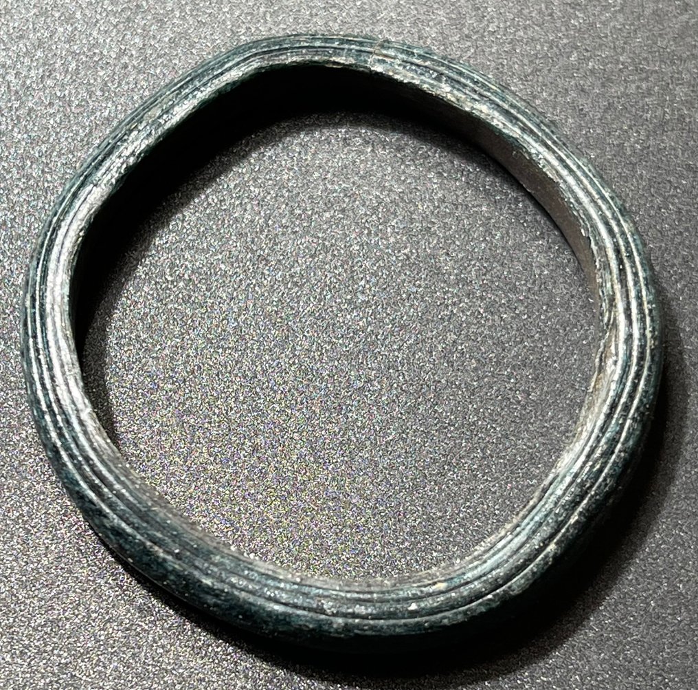 Αρχαία Ρωμαϊκή Γυαλί Ωραίο μικρό βραχιόλι - δαχτυλίδι μαλλιών με όμορφο σκούρο μπλε χρώμα. Με Αυστριακή Άδεια Εξαγωγής. #3.1